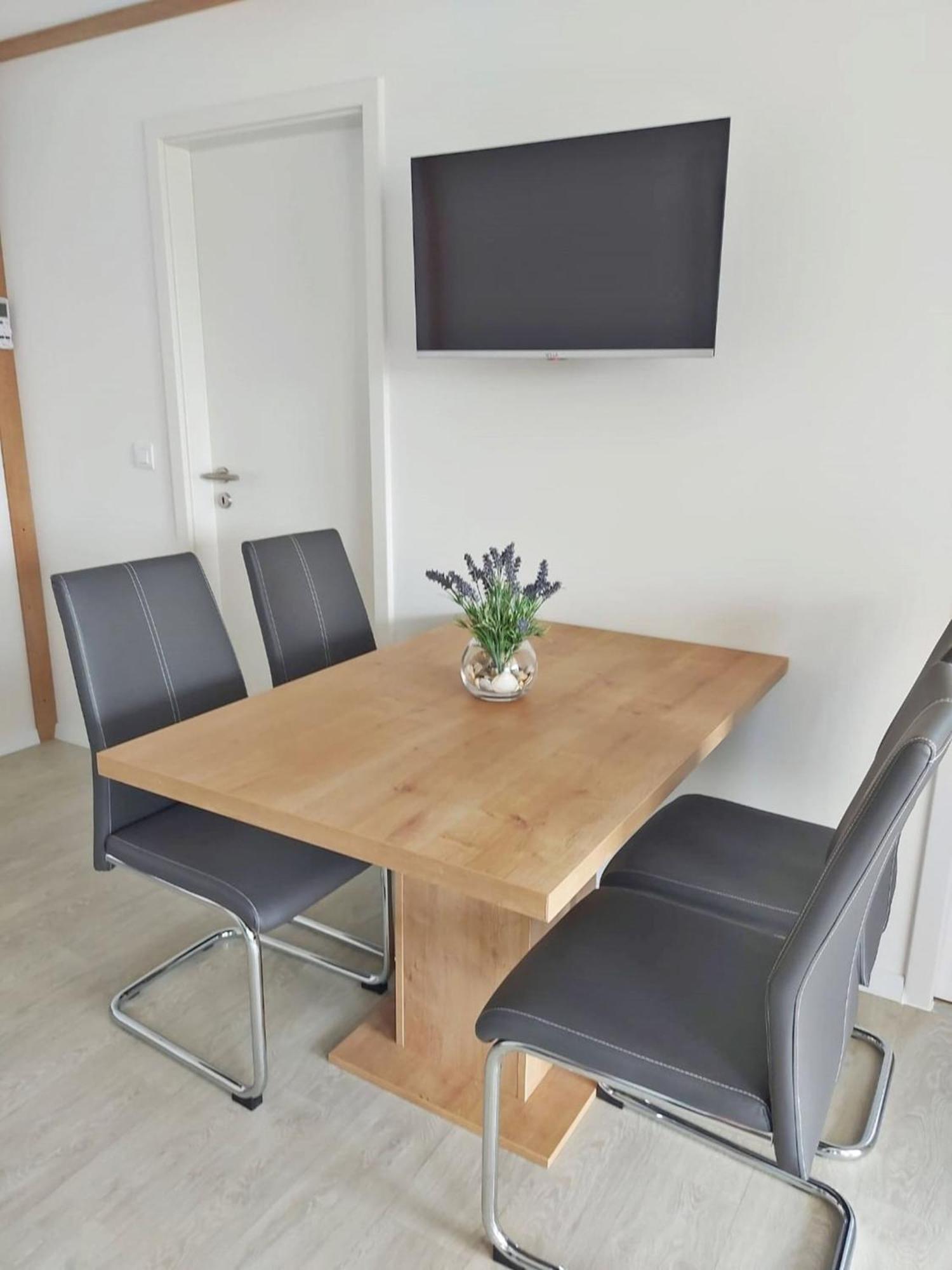 Modern Family House Lucia With Big Garden Casa vacanze