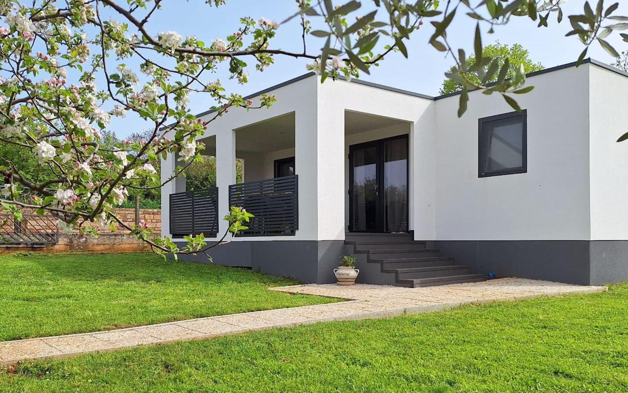 Modern Family House Lucia With Big Garden * Pola
