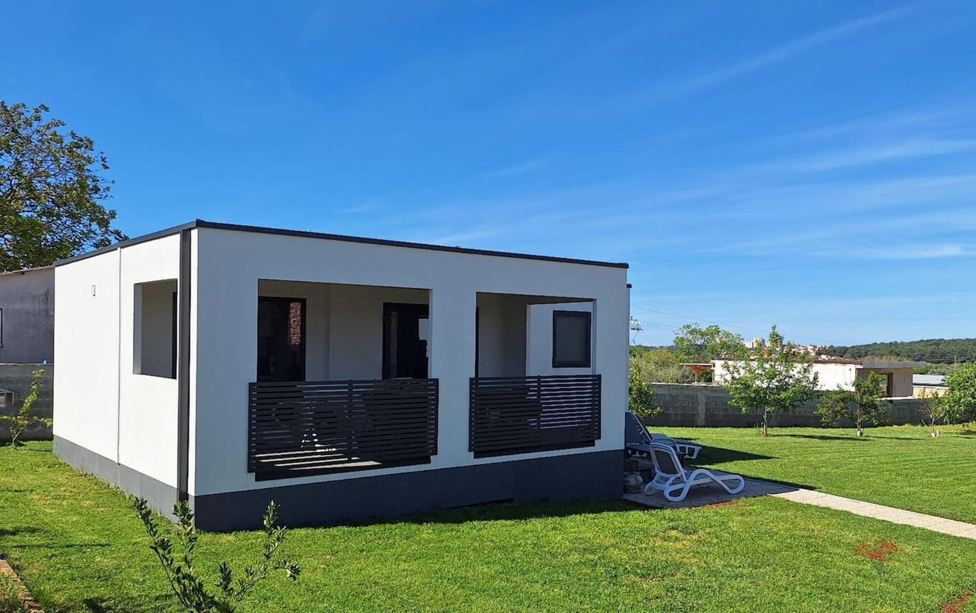 Modern Family House Lucia With Big Garden Vikendica Pula