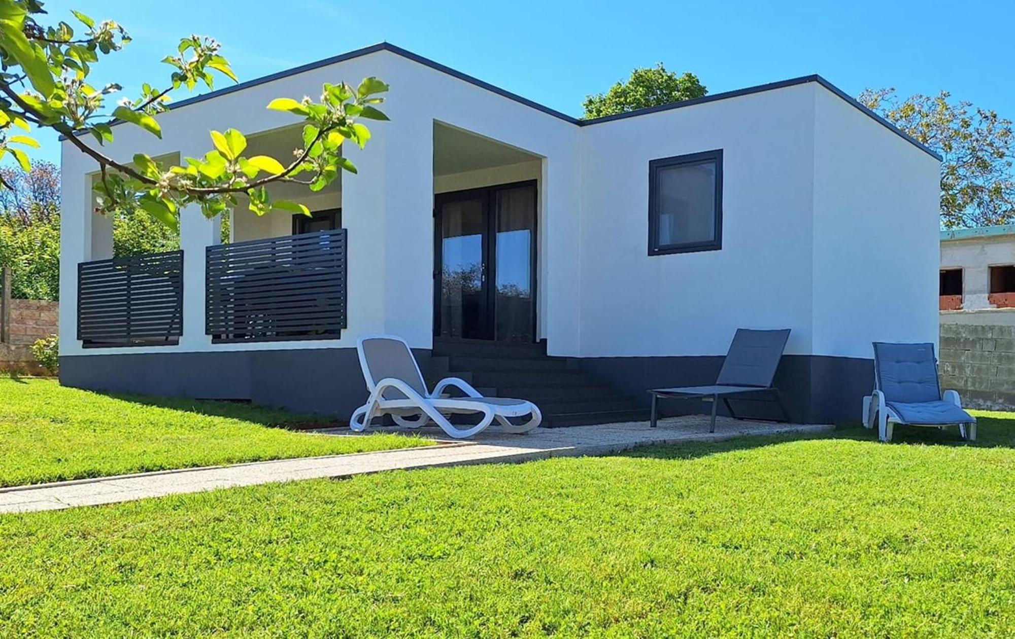 Modern Family House Lucia With Big Garden Pula